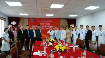 Đoàn công tác của Bộ Y tế do Thứ trưởng Đỗ Xuân Tuyên dẫn đầu tới thăm, chúc Tết và kiểm tra công tác thường trực tại Bệnh viện Đa khoa Hà Thành